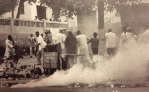 Novembre 1990 : Manifestation pour l'accès aux médias d'Etat et à des élections libres démocratiques et transparentes