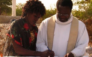 [Documents] Paroisse Saint Charles Lwanda de Thiadiaye (Lehar) : l’histoire du curé devenu un grand arnaqueur 