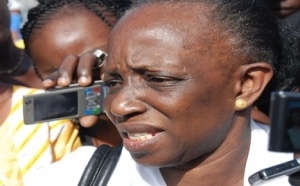 [Video] Bagarre au palais justice de Dakar: Les proches de Mame Marie Faye s’en prennent à une souteneuse de Wade