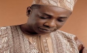 Baaba Maal, Youssou Ndour, Thione Seck, Omar Pène, Ismaël Lô, Souleymane Faye, Coumba Gawlo, Fatou Guéwel en course
