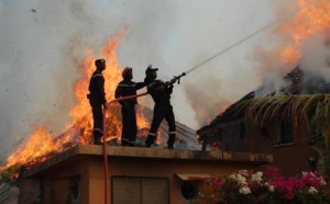 Photos : Les premières images de l'incendie du Lamentin Beach