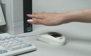 Fujitsu présente la première souris biodégradable au monde