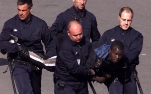 La France a tenté d'expulser un Sénégalais vers la Libye