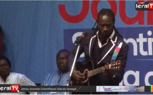 La prestation magistrale de Carlou D aux Journées Scientifiques Sida au Sénégal 