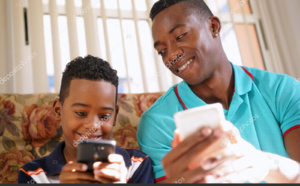 Danger smartphones : L'excès d'écrans modifierait le cerveau des enfants