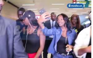 Vidéo: Au Sénégal, Aya Nakamura snobe ses fans en refusant de…
