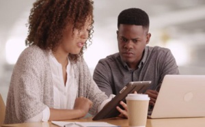 Trompée avant son mariage, elle lit les messages de son fiancé à sa maîtresse au lieu de ses vœux