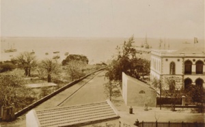 Carte postale - Reconnaîtrez-vous cet endroit en plein centre-ville à Dakar ?
