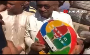 VIDEO - Incroyable - Quand le ministre Me Sidiki Kaba joue au bongo !