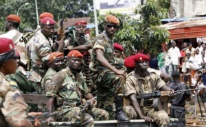 DES COLONELS DE L’ARMEE A LA RETRAITE SOMMENT WADE DE DECAMPER