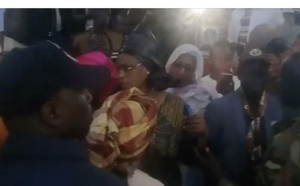 VIDEO - Présidentielle 2019: Marième Faye Sall s'offre une séance de selfies après la victoire annoncée