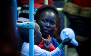 Espagne: la droite offre de ne pas expulser les migrantes si elles font adopter leurs bébés