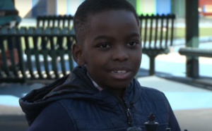 États-Unis : à 8 ans, un réfugié nigérian devient un champion aux échecs
