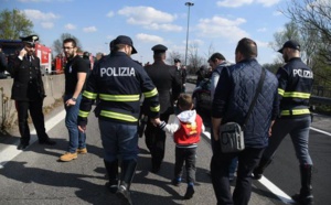  Italie : Un autre Sénégalais s’en prend aux agents de police et risque gros… Regardez !