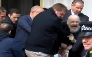 VIDEO-Les images saisissantes de l'arrestation de Julian Assange, le fondateur de WikiLeaks