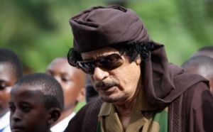 Mort de Kadhafi : Son corps est devant une mosquée à Misrata