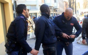 Italie : le Sénégalais, trafiquant de drogue, casse le bras d'un policier