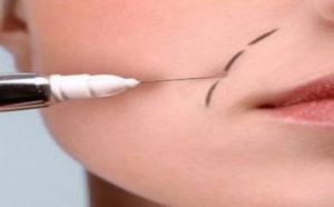 Arrêtée pour avoir injecté du ciment dans les fesses d'une femme