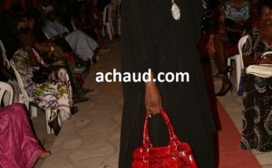 Mame Diarra Thiam allias lissa de un café avec ici en mode défilé avec ombélico