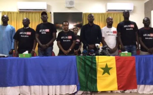 Manifestation à la place de l’Obélisque: Aar Li Nu Book « déchire » l’arrêté du Préfet