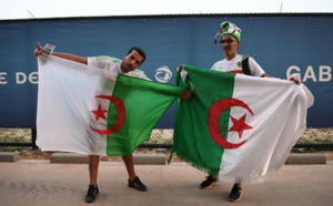 Un supporter algerien expulsé d’Egypte pour avoir brandi une pancarte…