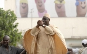 Macky SALL débourse 217 Millions de FCFA pour combler le terrain de diamalaye
