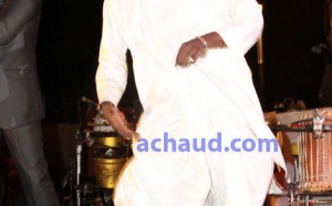 Le Youza du journaliste Yakham Mbaye sur la scène de Youssou Ndour