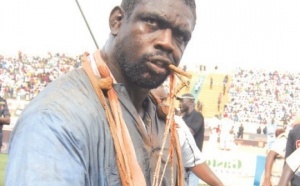 [VIDEO] Baboye avait peur de Ness et a fui le combat