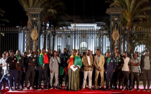 Macky Sall couvre les « Lions » de cadeaux : passeports diplomatiques, prime spéciale de 20 millions FCfa...