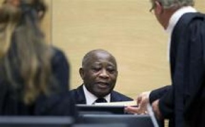 UN IVOIIVOIRIEN - UN DOLLAR : « LIBERONS GBAGBO DE LA CPI* ET "JUGEONS" LE EN CI* »