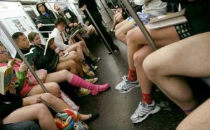 Des dizaines de personnes en slip et culotte dans le métro