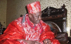 Le grand Boubou de Borom Daradji dans sa chambre