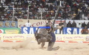 [Vidéos - Photos ] Lutte Victoire de Papa Sow sur Zoss 