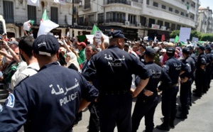 Algérie: Deux morts dans des heurts entre protestataires et des policiers 