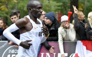 Le Kényan Eliud Kipchoge devient le premier homme à faire un marathon en moins de 2 heures