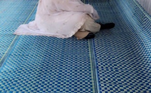 VIDEO - Bijou Ngoné se recueille au mausolée de Cheikh Béthio: «Lima Cheikh bi daan wakh...»