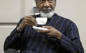 16 octobre 1986, Wole Soyinka Première personnalité noire à recevoir le prix Nobel de Littérature