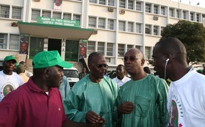 [Dernière minute] Le cortége d’Ousmane Tanor Dieng vient de quitter la maison du parti socialiste pour la place de l’indépendance