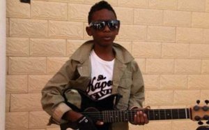 Philippe Ndour verse dans le single