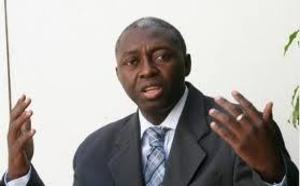 Les dégâts des émeutes d’hier : Les vitres du véhicule de  Mamadou Lamine Diallo de tekki volent en éclats