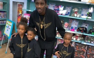 PHOTOS - Wally Seck en toute complicité avec ses enfants à Paris