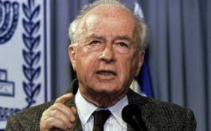 1995: Assassinat du Premier ministre israélien Yitzhak Rabin à Tel-Aviv, par un juif d'extrême droite