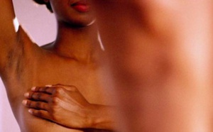 Seins douloureux: Voici les différentes causes possibles