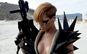  Rihanna adore sentir les armes !