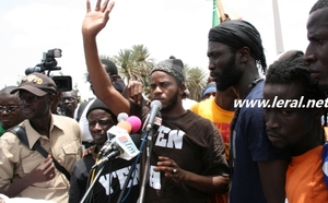 Y en a marre encore ciblé: Fadel Barro agressé à Kaolack, Kilifeu menacé de mort
