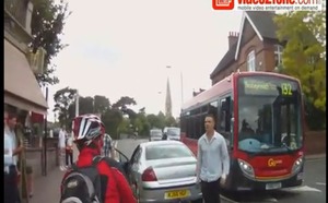 Un chauffeur impatient tabasse un cycliste