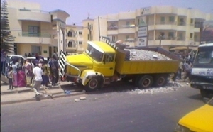 Le camion fou fauche un gamin