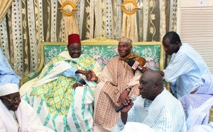 Tivaouane : Serigne Mansour Sy reçoit Abdoulaye Wade dans la discrétion
