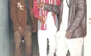 Youssou Ndour et ses gardes du corps très complices