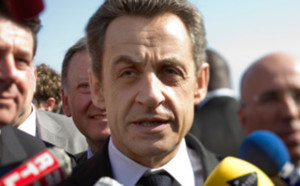 Sarkozy s'excuse auprès des Harkis et courtise le vote pied-noir